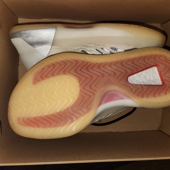 YZY Quantam - Picture 3 of 3